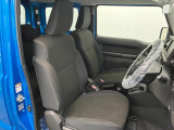 【フロントシート】さまざまな体格の方が快適に運転ができるよう配慮したシートになっております。