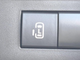【パワースライドドア】スマートキーや運転席のスイッチでスライドドアの開閉が可能♪電動だから力を入れてドアを開ける必要が無く、小さいお子様でも、重い荷物を持っている時もラクに開け閉めできます♪