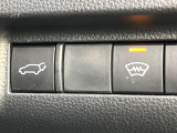 【パワーバックドア】スマートキーや運転席のボタンを押すだけでリアゲートが自動で開閉します!荷物を持っている時や、高い位置にあるバックドアを閉める際に便利な機能です♪