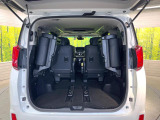 普段のお買い物や通勤、送迎等に十分な荷室スペースを確保しております。セカンドシートを倒すと、大きな荷物の積載も可能です♪