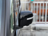 狭い駐車場でも安心。スイッチ操作だけでドアミラーの格納展開が可能。電動格納式リモコンドアミラー!