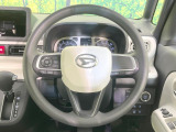 インテリアに合わせたデザインのステアリングは、運転される方のことも考え、運転しやすい形状、大きさです。是非一度、実際に触ってお確かめください。