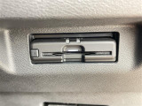 【ETC】有料道路を利用する際に料金所で停止することなく通過できる、ETC車載器(ノンストップ自動料金収受システム機器)が装備されています。セットアップを行うことで利用可能になります。
