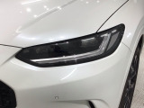 LEDヘッドライトは、点灯の瞬間から最大光量を発揮し、突然暗くなるトンネルなどでの安定感を高めます。