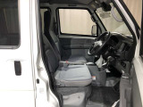 運転席も広々でゆったりとした気分で運転できます☆