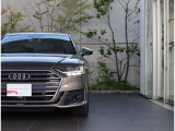 ●Audiが最初に採用したLEDポジショニングランプ。シャープなラインで昼間でも点けていたいと思うほど上品でオシャレです。夜間走行時はさらに目立ちます!