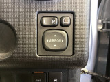 狭い駐車場で便利な電動格納ドアミラーが付いています。