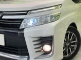 【LEDヘッドライト】悪天候や夜間走行時も良好な視界を確保し安心して運転できる高輝度LEDヘッドライトを装備!点灯速度が早く、消費電力も抑えられています。