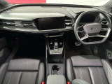 Audiのインテリアはエクステリア同様、優れたデザイン性とクオリティ、そして機能性を兼ね備えております。