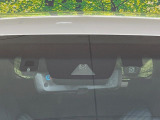 【プリクラッシュセーフティ】前方の車両等を検知し、衝突しそうな時は警報で注意を促し、ブレーキを踏む力をサポート。ブレーキを踏めなかった場合は衝突被害軽減ブレーキが作動、衝突回避をサポートします。