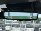 【デジタルインナーミラー(トヨタ)】車両後方カメラの映像をルームミラーに映すことが出来ます。 そのため、後席に人や荷物があって後方が見えづらい場合でもしっかり視界を確保することが出来ます。