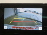 バックガイドモニターで、後方を確認しながら安心して駐車することができます。運転初心者も熟練者も必須の機能ですよ!