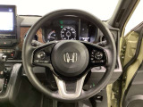 ハンドルにHondaセンシング系のクルーズコントロールやレーンキープアシストなどのスイッチと、オーディオの操作スイッチが装備されています。ハンドルから手を離さず安全に操作できます。