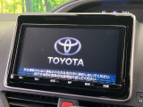 【純正9型ナビ】人気の純正ナビを装備しております。ナビの使いやすさはもちろん、オーディオ機能も充実!キャンプや旅行はもちろん、通勤や買い物など普段のドライブも楽しくなるはず♪