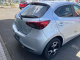 【ブラインド・スポット・モニタリング】隣車線を後方もしくは側方から接近する車両を検知してドアミラーに表示。その状態でのウインカー操作の際には警報音で危険をお知らせ。駐車場からバックで出庫の際にも活躍