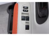 もちろん電動格納式ミラー、パワーウィンドウも装備しています。