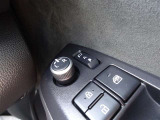 駐車時や狭い道でのすれ違い時に気を使うミラー。電動格納式ドアミラーはそんな時に便利です。