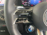 メモリー付きパワーシートが装備されている車両はシートの位置・ドアミラーの角度・ハンドルの位置を3名まで記憶出来ます。