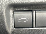 【パワーバックドア】スマートキーや運転席のボタンを押すだけでリアゲートが自動で開閉します!荷物を持っている時や、高い位置にあるバックドアを閉める際に便利な機能です♪