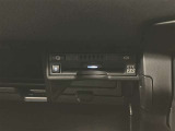 高速道路で便利な【ETC2.0】を装備しています。光ビーコン搭載で渋滞情報などナビゲーションと連動することで機能も充実いたします。他、観光施設に立ち寄るための高速料金割引サービス等もございます。