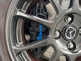 【ブレンボ製キャリパー】ハイパワー車両には強力なブレーキが必須!世界のスーパーカーにも採用されるイタリアの高級メーカー「ブレンボ」を装着!色鮮やかなキャリパーがスポーティな印象を引き立てます♪