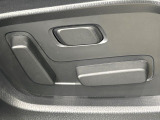 【メモリー機能付きパワーシート】ドライバーごとに設定したシート位置を記憶して、ボタン一つで切り替えできる便利な機能!運転する方が複数名いらっしゃるご家庭におすすめです♪