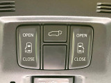 【両側パワースライドドア】スマートキーや運転席のスイッチで後席両側スライドドアの開閉が可能♪電動だから力を入れてドアを開ける必要が無く、小さなお子様でも簡単に開け閉めでき快適です♪