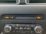 運転席と助手席に3段階のシートヒーターを装備。ハンドルヒーターも装備しております。