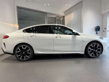 BMWでは重量配分にもこだわりがあり、FRモデルでは50:50とFFモデルでも60:40と前後の重量バランスにこだわり、軽快なハンドリングを実現しております。