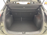 【トランク】積み込みやすくて、たっぷり積める荷室です。シートアレンジできるものは、乗車人数と荷物の量や大きさによってシートを動かすことができるので、より快適なドライブが可能です!