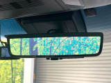 【デジタルインナーミラー】後席の大きな荷物や同乗者で後方が確認しづらい時でも安心!カメラが撮影した車両後方の映像をルームミラー内に表示。クリアな視界で状況の確認が可能です!