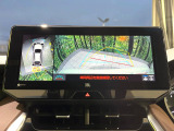 【パノラミックビューモニター】専用のカメラにより、上から見下ろしたような視点で360度クルマの周囲を確認することができます☆死角部分も確認しやすく、狭い場所での切り返しや駐車もスムーズに行えます。