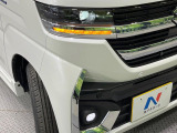 【LEDヘッドライト】悪天候や夜間走行時も良好な視界を確保し安心して運転できる高輝度LEDヘッドライトを装備!点灯速度が早く、消費電力も抑えられています。