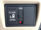 【パワースライドドア】スマートキーや運転席のスイッチでスライドドアの開閉が可能♪電動だから力を入れてドアを開ける必要が無く、小さいお子様でも、重い荷物を持っている時もラクに開け閉めできます♪