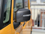 狭い駐車場でも安心。スイッチ操作だけでドアミラーの格納展開が可能。電動格納式リモコンドアミラー!
