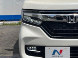 【LEDヘッドライト】悪天候や夜間走行時も良好な視界を確保し安心して運転できる高輝度LEDヘッドライトを装備!点灯速度が早く、消費電力も抑えられています。