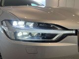 LEDヘッドライトは北欧神話でのトールハンマーがスタイリッシュなデザイン性となっており他車を魅了します。