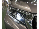 高輝度で点灯速度の速いLEDヘッドランプ& LEDクリアランスランプ(デイライト機能付)&LEDフォグランプがついています。