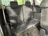 床下収納式のサードシートです。座席部分をコンパクトに収納でき、広大な荷室スペースとしてお使いいただけます!乗車人数や荷物の量など利用シーンに合わせて3列目を有効活用でき、とっても便利♪