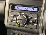 【オートエアコン】一度お好みの温度に設定すれば、車内の温度を検知し風量や温度を自動で調整。暑い…寒い…と何度もスイッチ操作をする必要はありません。快適な車内空間には必須の機能ですね♪