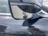 【BMWミラー】視認性の高いスタイリッシュなミラー。自動防眩機能も付いており夜間のドライビングをサポートします。