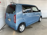 コンビネーションランプを高い位置に配置、後続車に見やすいデザインで安全にも配慮。
