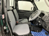 【フロントシート】さまざまな体格の方が快適に運転ができるよう配慮したシートになっております。