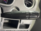 【オートライト】周りの明るさに応じて自動でヘッドライトの点灯・消灯ができる機能です!ライトの付け忘れ・消し忘れなどが無くなり、雨の日や夕方の走行も安心!トンネル通過時も便利ですね♪