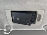 【ETC】有料道路を利用する際に料金所で停止することなく通過できる、ETC車載器(ノンストップ自動料金収受システム機器)が装備されています。セットアップを行うことで利用可能になります。