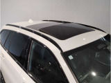 リアガラス3面にはスモークフィルム施工が可能となっております! 夏場の車内温度を抑えプライバシーを守ることができます!!