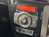 【オートエアコン】一度お好みの温度に設定すれば、車内の温度を検知し風量や温度を自動で調整。暑い…寒い…と何度もスイッチ操作をする必要はありません。快適な車内空間には必須の機能ですね♪
