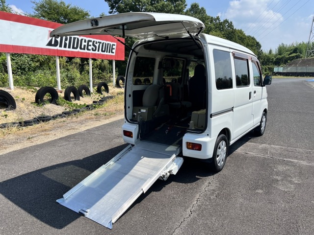 ハイゼットカーゴ スローパー リヤシートレス仕様 折り畳み補助シート付き 