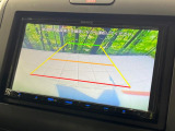 【バックカメラ】駐車時に後方がリアルタイム映像で確認できます。大型商業施設や立体駐車場での駐車時や、夜間のバック時に大活躍!運転スキルに関わらず、今や必須となった装備のひとつです!