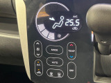 【オートエアコン】一度お好みの温度に設定すれば、車内の温度を検知し風量や温度を自動で調整。暑い…寒い…と何度もスイッチ操作をする必要はありません。快適な車内空間には必須の機能ですね♪